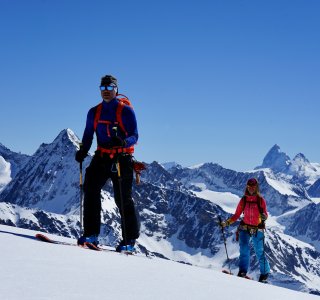 2 skitourengeher, aufstieg, berge, himmel