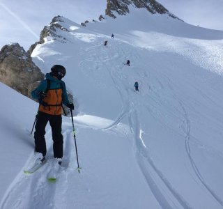 tiefschneehang,  mehrere skifahrer, skikurs