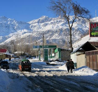 Barasch-Berge, arslanbob, verschneite strasse