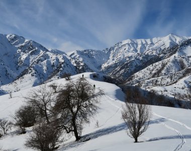 Kirgistan - Skitour durch walnusswälder, Oblus Dschalal-Abad