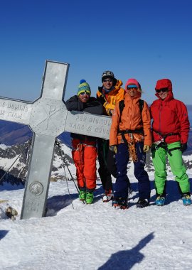 Gipfelkreuz Aneto, 4 personen