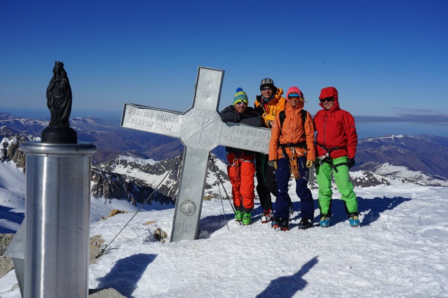 Skitour Pyrenäen Gipfelkreuz Aneto