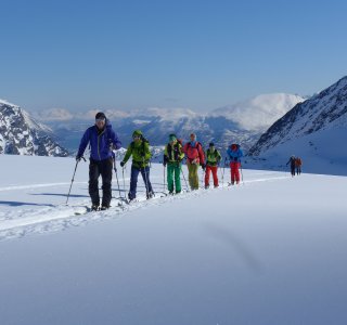 Gruppe im Aufstieg, Lyngen Alps, Tafeltinden