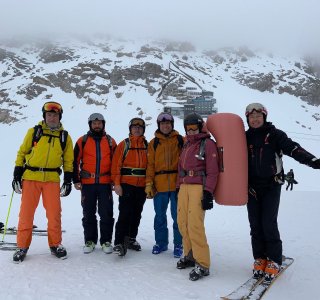 abs rucksack,skifahrergruppe, nebel, schnee