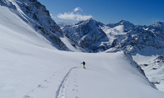 skitourengeher, spur, mt. albrage, valle maira