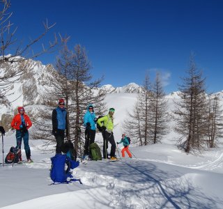 Skitouren im Valle Maira, Gruppe bei der Pause