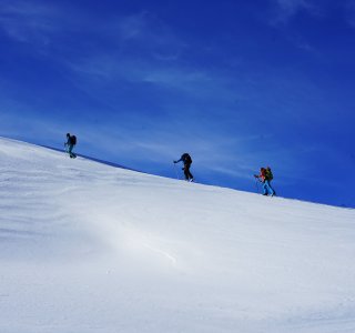 Skitourenkurs Guzesrieder Tal, Gruppe im Aufstieg