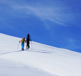 Skitourenkurs, Spuranlage bei Neuschnee