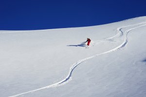 skitourenkurs-powder-abfahrt