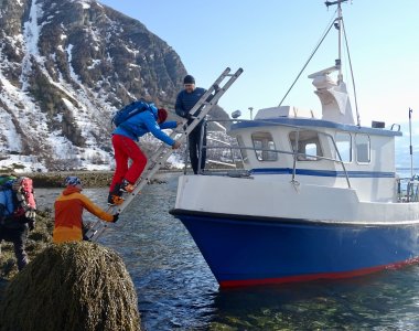 Skitouren vom Boot am Lyngenfjord, Anlandemanöver