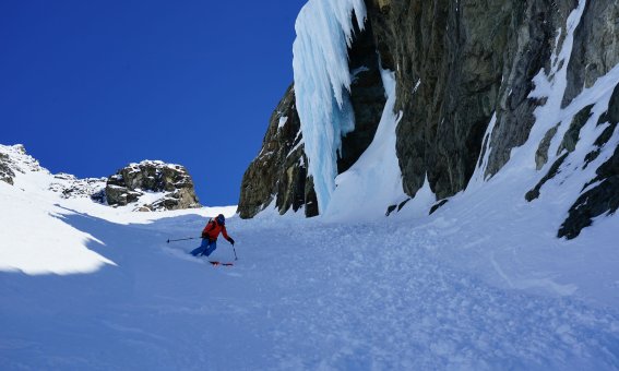 Jiehkkevarri, blåisen, unten, eiszapfen, gletscherende, skifahrer