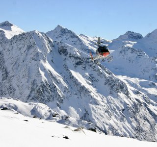 Helikopter, berge, schnee, skifahrer