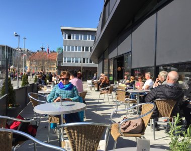 strassen cafe in tromsø, hafen