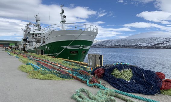 fischtrawler im hafen, tromsø