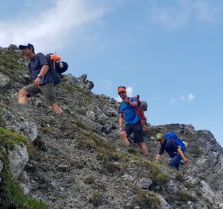 drei Bergsteiger, Zustieg Payerhütte, Ortler, Normalweg