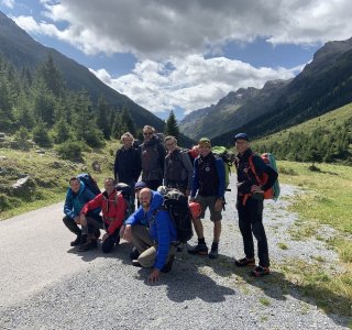 gruppenbild-bergführer-aufstieg zur Jamtalhütte