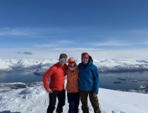3 Freunde auf dem Gipfel des Store Kjostinden, Lyngen Alps