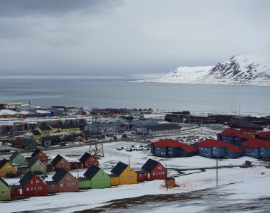 Bute Häuser in Longyearbyen, Zentrum in Spitzbergen