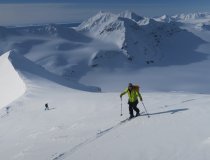 Aufstieg im Inneren der Artikinsel Spitzbergen, Skitouren mit dem Segelschiff Nooderlicht