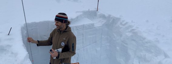 Schneeprofil Aufnahme, Bergführer