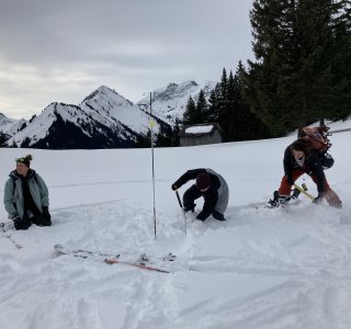 Skitourenkurs Lechtaler, Training Verschüttetensuche
