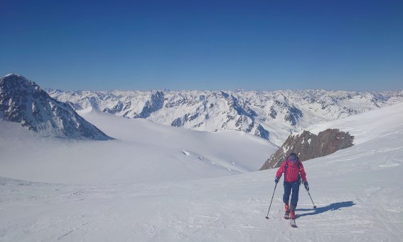 Skitourengeher im Aufstieg, Pitztal