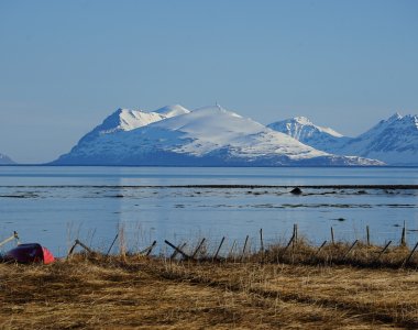 Lyngen North Blick über den Fjord nach Arnøya