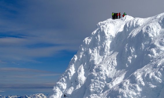 Store Kågtinden, Gruppe am Gipfel