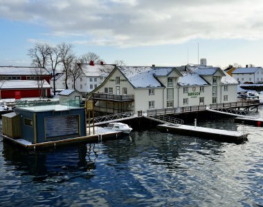 Svinøya Rorbuer mit schwimmender Sauna