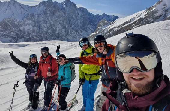 Bergspitzen, Skifahrergruppe, Gesichter, Skibrille