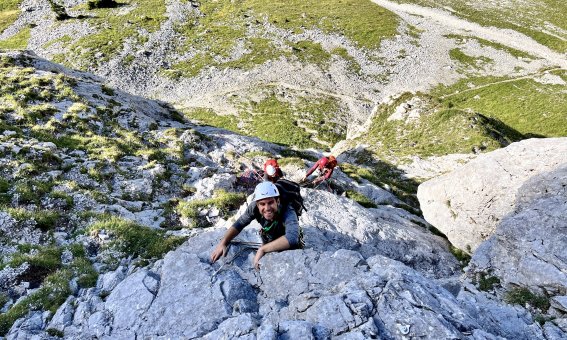 Kletterer, Seilschaft, Felsen, Vorstieg