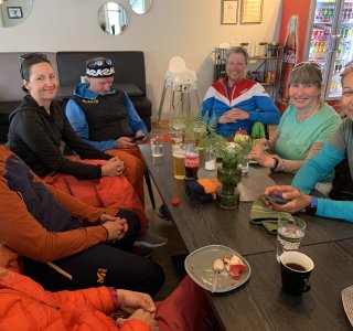 Skitourengruppe Lyngen Alps im På Hjørnet Kafé
