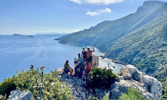 mehrere personen, felsgipfel, meer, küste,