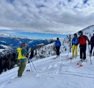 gruppe skifahrer, wolkenstimmung