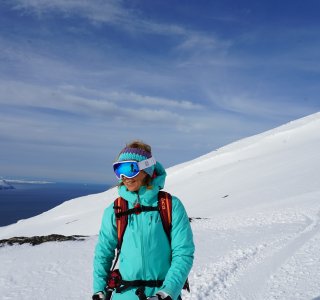 skifahrer, grüne jacke, meer, schnee wolken