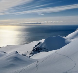 meer, berge, skitourengruppe in spitzbergen