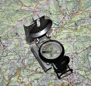 Kompass, Karte, Alpenüberquerung