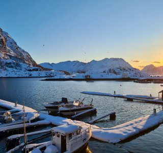 hamn i senja, sonnenuntergang im sportboothafen