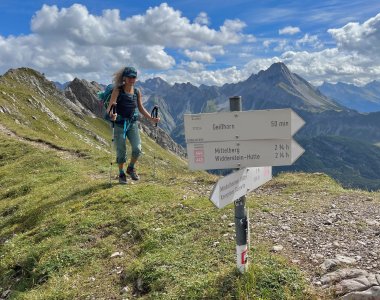 wegweiser, wolken, 1 person, wanderweg, berge