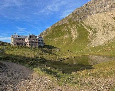 rappenseehütte, blauer himmel