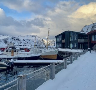 hafen, häuser, wasser, schiffe, schnee