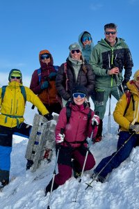 Skitourengruppe am Gipfel Segla in Senja