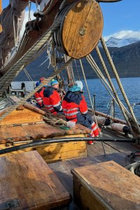 Skitouren am Romsdalfjord mit historische segleschiff