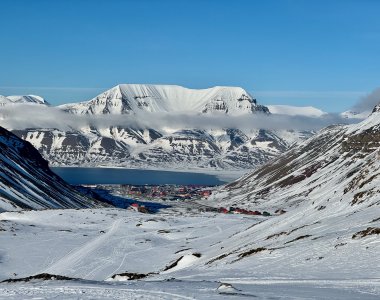 Longyearbyen, adventdalen, ortschaft, berge, schnee