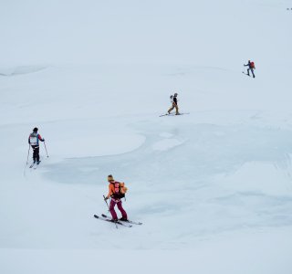 skitourengruppe, 4 peronen. eisfläche