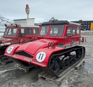 radtrack, roter oltimer in Lonyearbyen