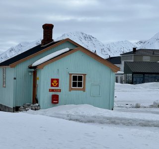 poststation ny alesund, spitzbergen, grünes haus