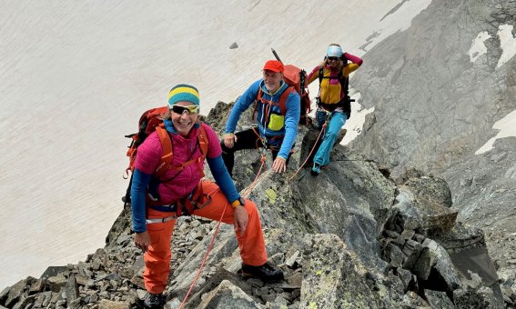 3 bergsteiger, felsgrat, gletscher