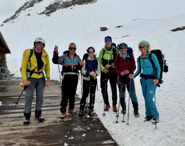 hochtourengruppe vor mantova huette