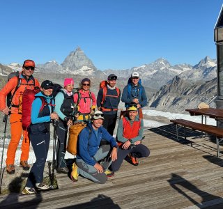 bergsteiger gruppe, huettenterasse, mt-rosa-huette